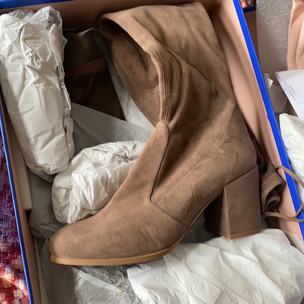 Stuart weitzman tieland boots in taupe. comfortable shoes that go over the knee